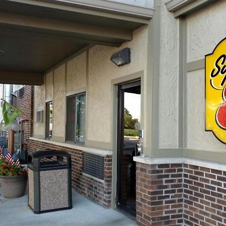 מלון Super 8 By Wyndham Ottawa Starved Rock מראה חיצוני תמונה